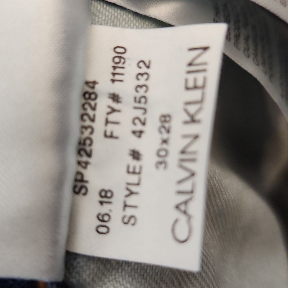 CALVIN KLEIN 30x28 Mid Rise Skinny Distressed Style 42J5332 CKJ011 - Picture 10 of 10